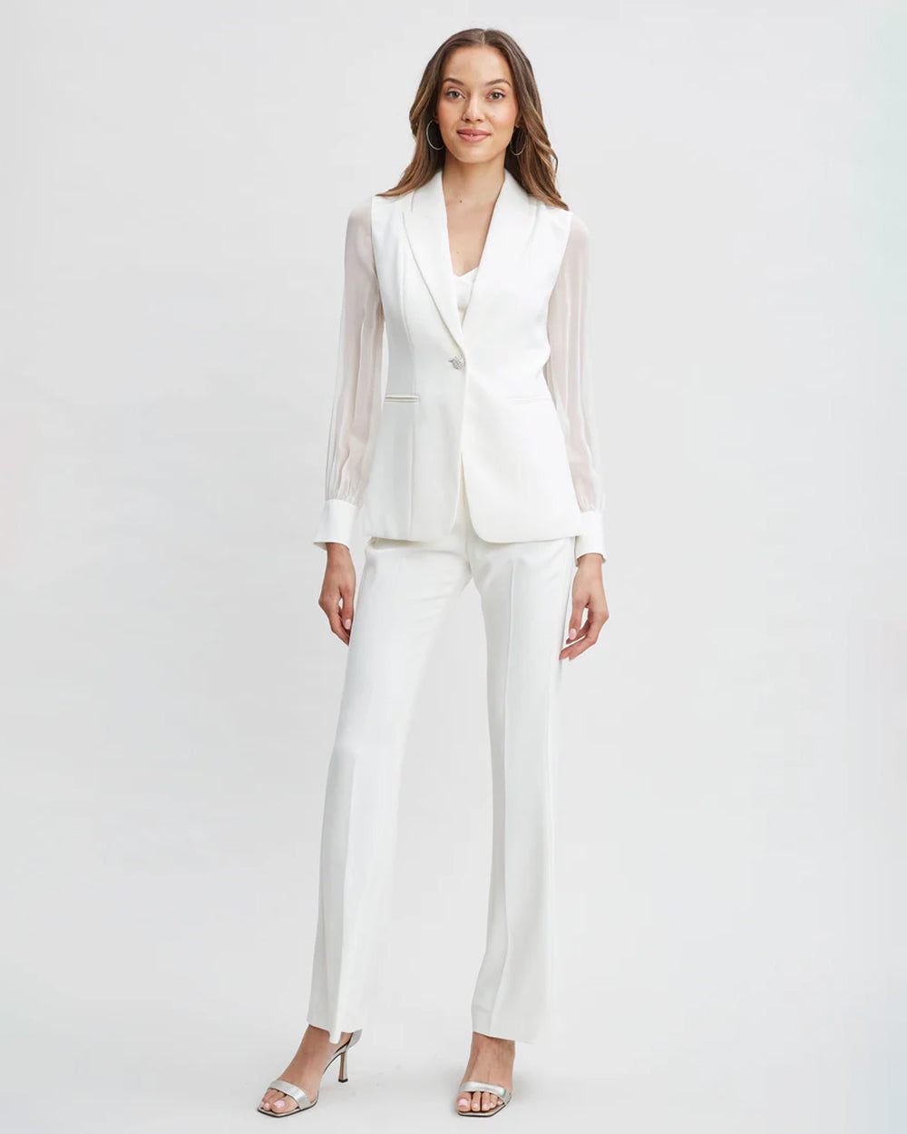 White Single-Breatsed Blazer Suit With Organza Sleeves